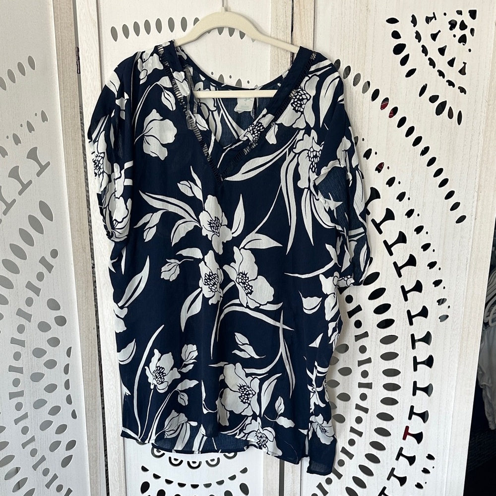 Kona Sol Navy and White Floral Blouse